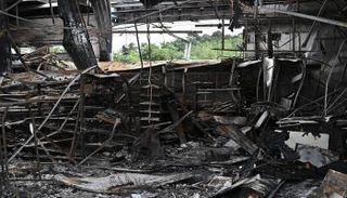 أضرار في متجر بتايلاند جراء قذائف مدفعية كمبودية