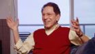 وفاة الموسيقي الساخر توم ليرر عن 97 عاما