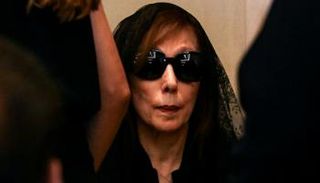 السيدة فيروز في جنازة ابنها زياد