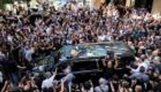 «لأول مرة ما منكون سوا».. لبنان يودع زياد الرحباني (صور)