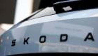 التحول الكهربائي يعيد تشكيل مزيج مبيعات &laquo;سكودا&raquo;.. 12% نمواً بالأرباح