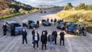 برشلونة الأحدث.. لماذا تمنح الأندية لاعبيها سيارات جديدة؟ (فيديو)