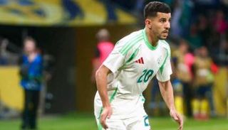 عطال لاعب منتخب الجزائر