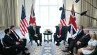 فلسطين على طاولة ستارمر.. حسابات «الاعتراف الصعب»