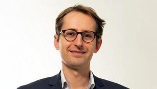 الاقتصادي الفرنسي البارز في بنك Natixis هدريان كامات