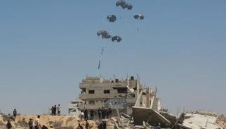 عملية إسقاط للمساعدات على غزة - أ.ف.ب