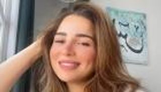 بدون مكياج.. مي عز الدين تنشر صورة خاصة من داخل غرفتها 