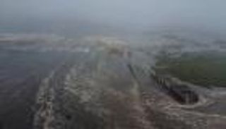 زلزال روسيا.. أمواج تسونامي بارتفاع 15 مترًا تضرب سواحل كامتشاتكا