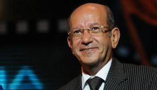 سر إجادة الفنان لطفي لبيب اللغة العربية