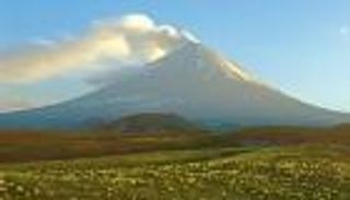 الخطر لا يزال قائما.. بركان «كليوتشيفسكوي» يثور في روسيا بعد الزلزال والتسونامي