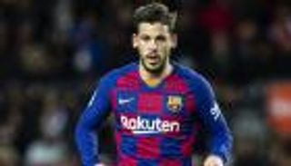 بسبب عضة كلب.. لاعب برشلونة السابق في حالة حرجة بالمستشفى