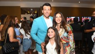 دنيا سمير غانم رفقة زوجها وابنتها 