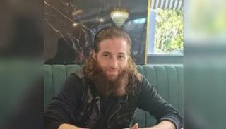 الشاب السوري يوسف اللباد