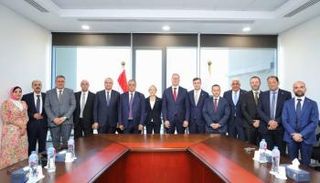 جانب من التوقيع