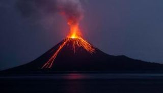 ثوران بركان - أرشيفية