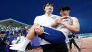 ليلة وداع توتنهام.. عملاق كوري يحول سون لطفل رضيع (فيديو)