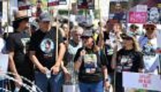  ويتكوف في «ميدان الرهائن» بتل أبيب.. ساعتان بين غضب ووعد (صور)