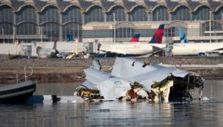 اصطدام طائرتين في واشنطن