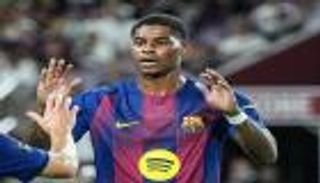 من لمسة واحدة.. راشفورد يقص شريط أهدافه مع برشلونة (فيديو)