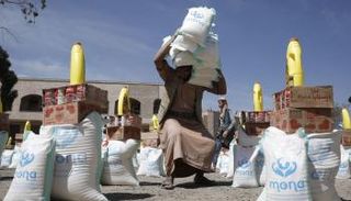 نهب المساعدات الإنسانية في اليمن 