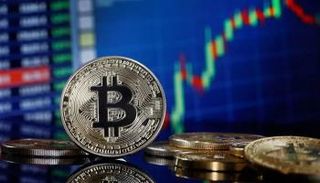 بيتكوين تعزز مكاسبها 