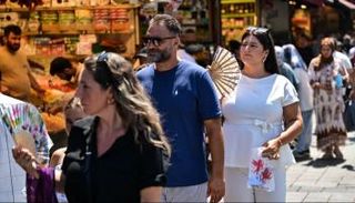 بازار بحي أمينونو في إسطنبول، تركيا