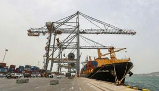 سفينة ترسو في ميناء عدن.. أرشيفية