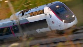 لص يسرق مجوهرات من قطار سريع في فرنسا