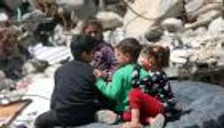 تحذير طبي في غزة: متلازمة نادرة تصيب الأطفال وتؤدي إلى شلل مفاجئ