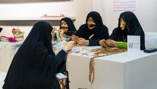«إرثي» يعمل على تمكين الحرفيات