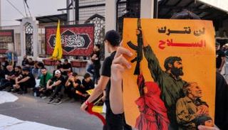 أنصار لحزب الله في احتفال سابق