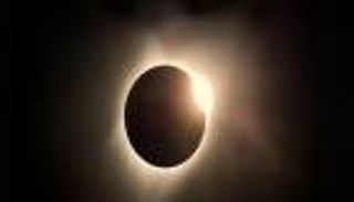 6 دقائق من العتمة الكاملة.. العالم يستعد لأطول كسوف شمسي في القرن
