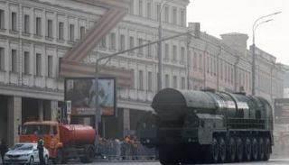 صاروخ روسي باليستي عابر للقارات في موسكو