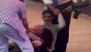 سعودي يستعيد هاتفه بالقوة من لص سرقه منه في شوارع لندن