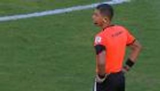 اسم الحكم على القميص.. بداية جدلية للدوري المصري