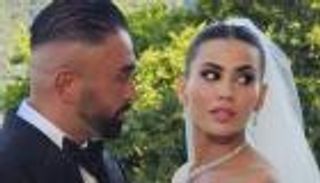 الدكتورة يومي تتألق بـ 3 إطلالات مبهرة في حفل زفافها الفاخر