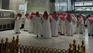 استعدادات لإقامة صلاة الجنازة على محمد القاسم 