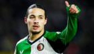 بعد التجديد.. أنيس حاج موسى يتلقى مكافأة قيمة من روبين فان بيرسي