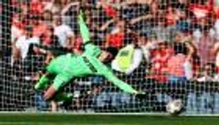 زجاجة دين هندرسون.. سر سقوط ليفربول في الدرع الخيرية (فيديو)