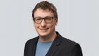 كلينت شارب.. قائد الثورة الهادئة في عالم البيانات