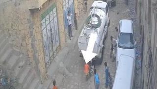 لحظة نجاة الطفل