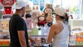  لماذا تزداد مبيعات «أحمر الشفاه» خلال فترات الركود الاقتصادي؟