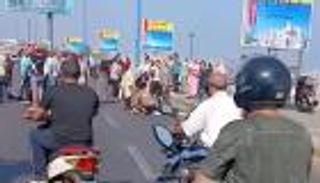 حادث مروع وثقته الكاميرات.. سائق يدهس 9 من عائلة واحدة في مصر