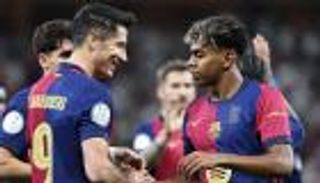 ليفاندوفسكي يحدد موعداً محتملاً لتتويج لامين يامال بالكرة الذهبية