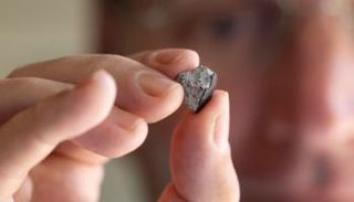 قطعة من النيزك الذي اخترق سقف منزل في جورجيا