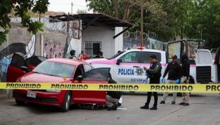 أمريكا تستلم متهمين من المكسيك في قضايا تهريب مخدرات