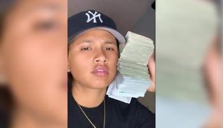 موظفة بريد تسرق وتتفاخر إلكترونيا