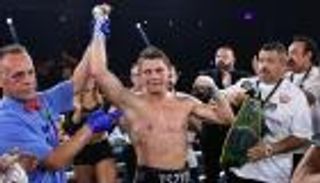 استعدادا لمباراته المقبلة.. ملاكم أسترالي يتناول مشيمة زوجته وحليبها 