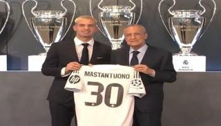 فرانكو ماستانتونو مع فلورنتينو بيريز رئيس ريال مدريد