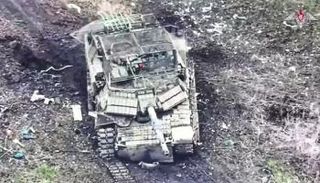 دبابة أبرامز أمريكية مدمرة في أوكرانيا